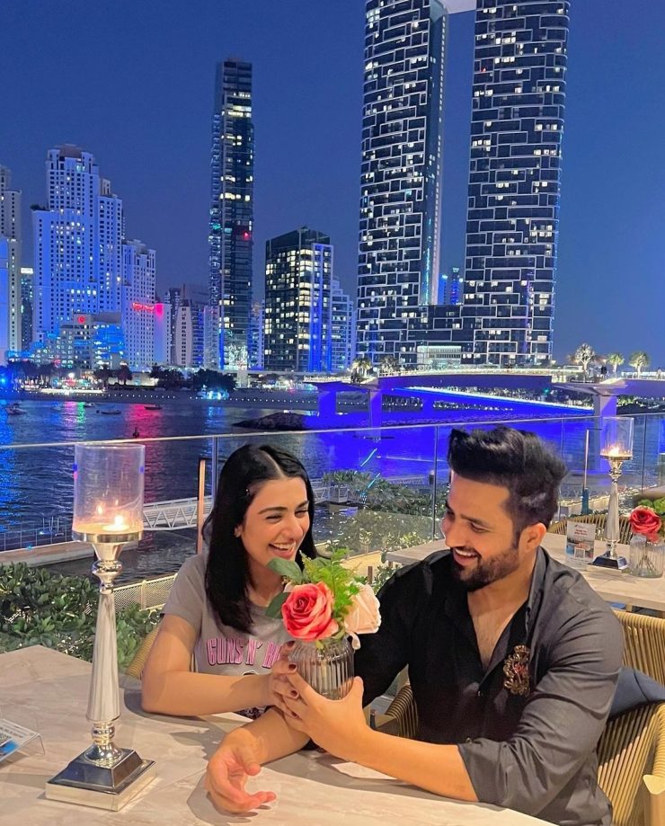 Sarah Khan and Falak Shabir Adorable Pictures from Burj Khalifa Top ...