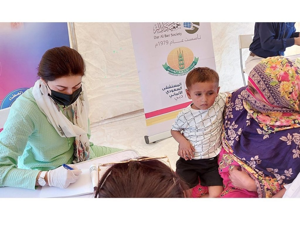 Shaista Lodhi Getting Praise For Joining Medical Camp For Flood Affectees