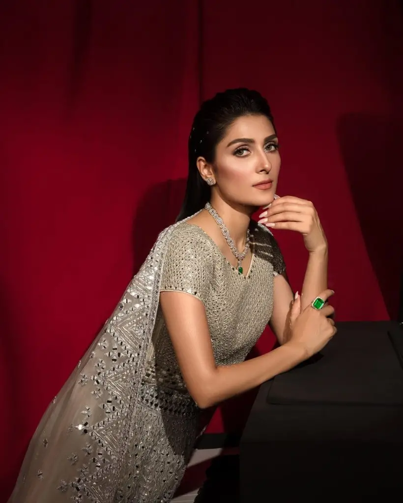 Ayeza Khan’s Indian Designer Dress At HUM Awards Invites Public Criticism