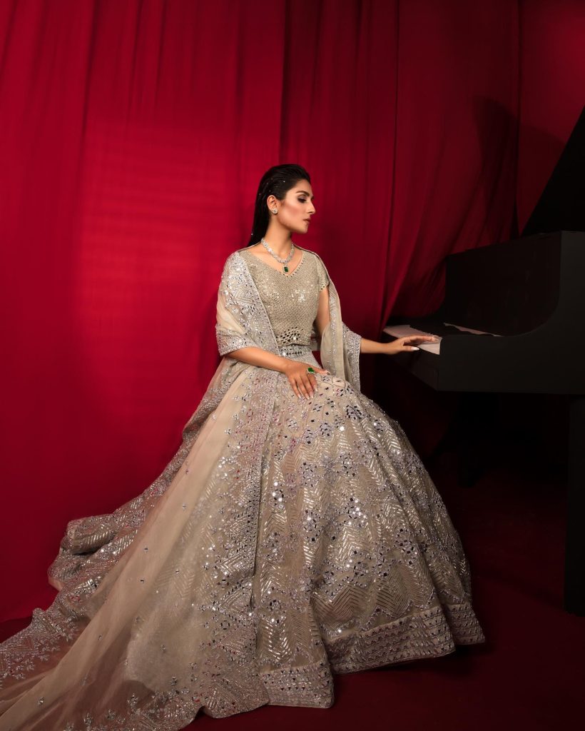 Ayeza Khan’s Indian Designer Dress At HUM Awards Invites Public Criticism