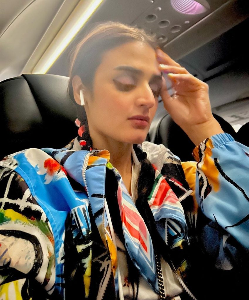 Public Finds Hira Mani's Latest Selfies Annoying