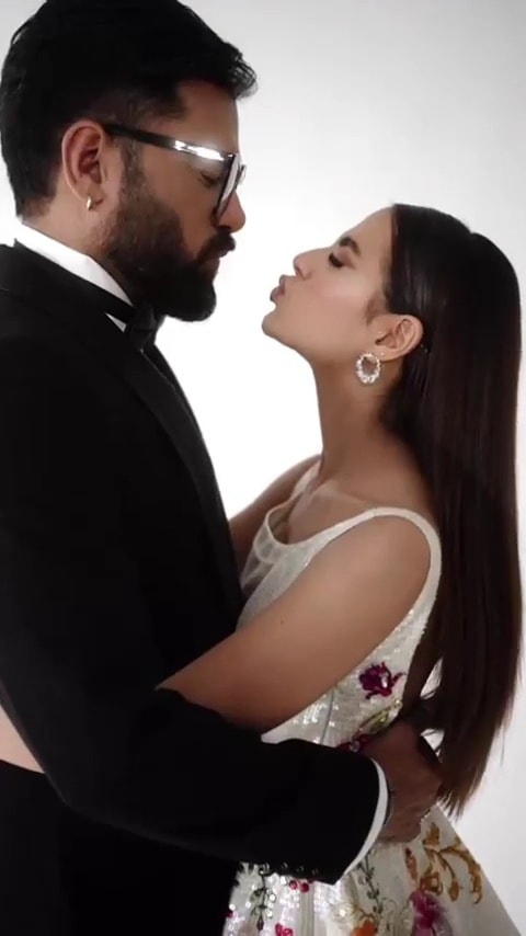 Iqra Aziz And Yasir Hussain’s Couple Shoot At HUM Awards Invites Backlash