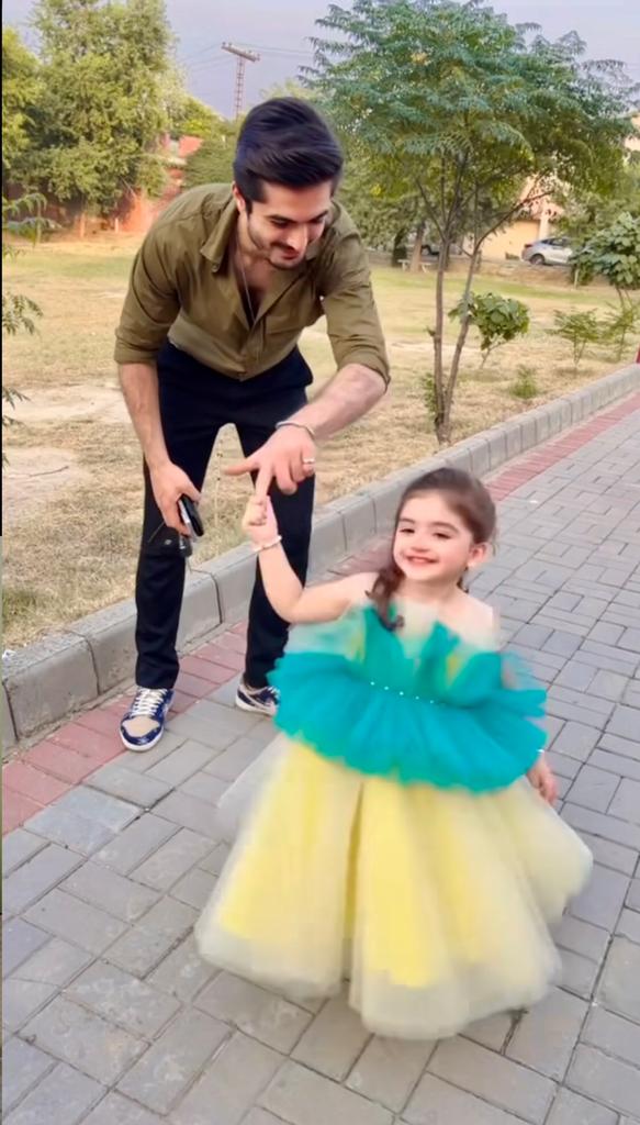 Junaid Jamshed Niazi's Latest Adorable Family Portraits