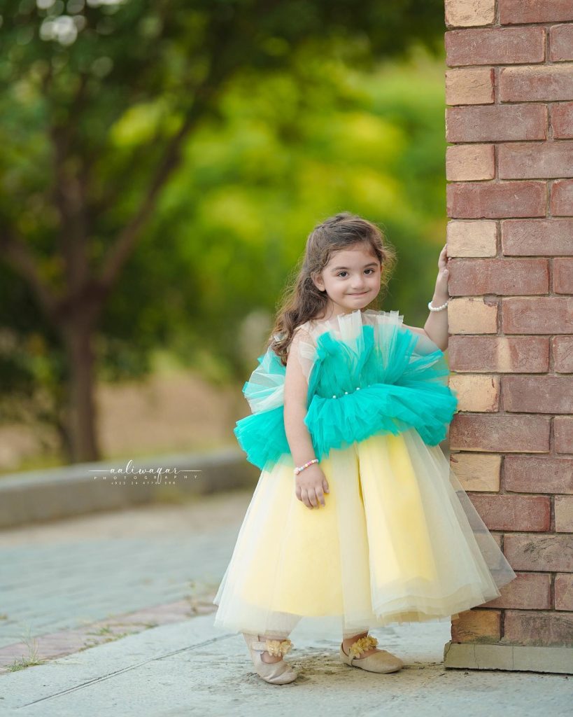 Junaid Jamshed Niazi's Latest Adorable Family Portraits