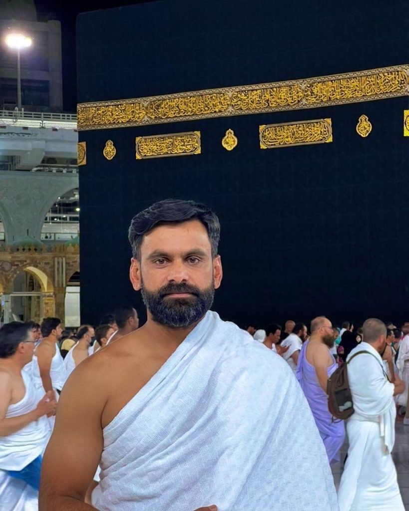 Mohammad Hafeez Performs Umrah With Family