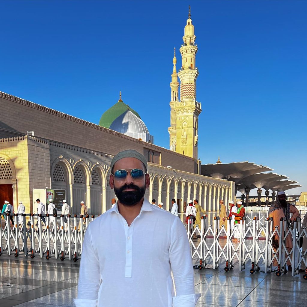 Mohammad Hafeez Performs Umrah With Family