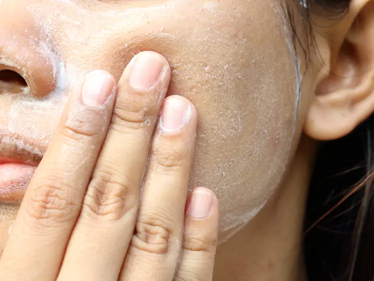 Nadia Hussain Shares Trick To Minimize Pores On Face