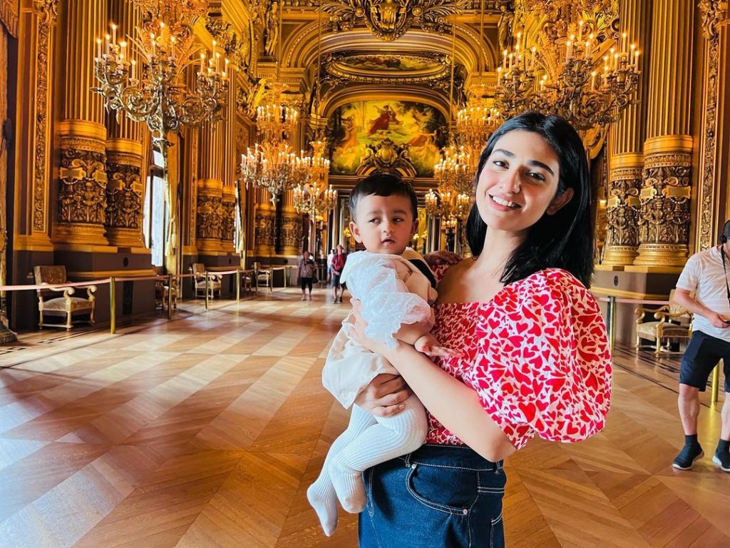 Sarah Khan Shares Adorable Video With Baby Alyana