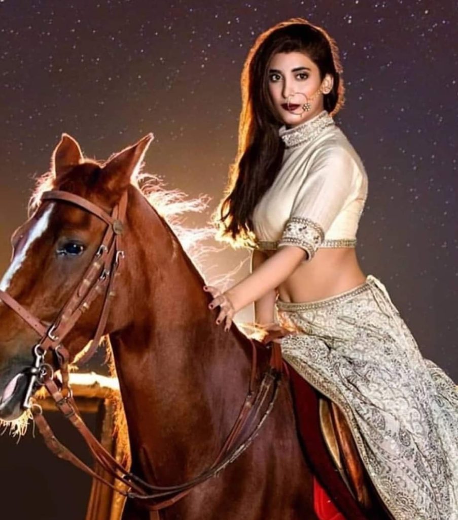 Urwa's Unusual Posing Invites Public Criticism