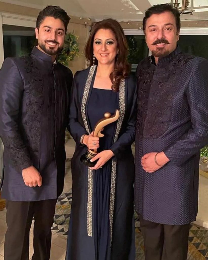 Eyebrows Raised After Nauman Ijaz Attends Award Show For Son