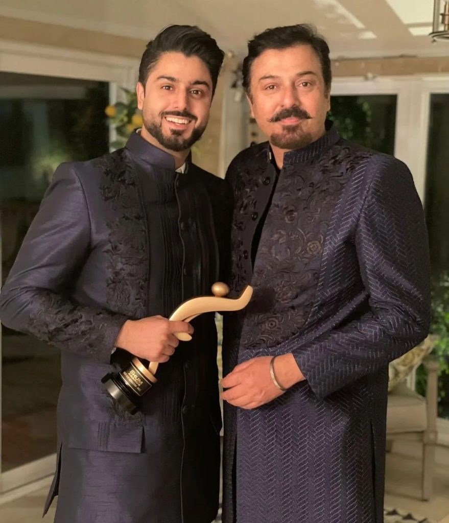 Eyebrows Raised After Nauman Ijaz Attends Award Show For Son