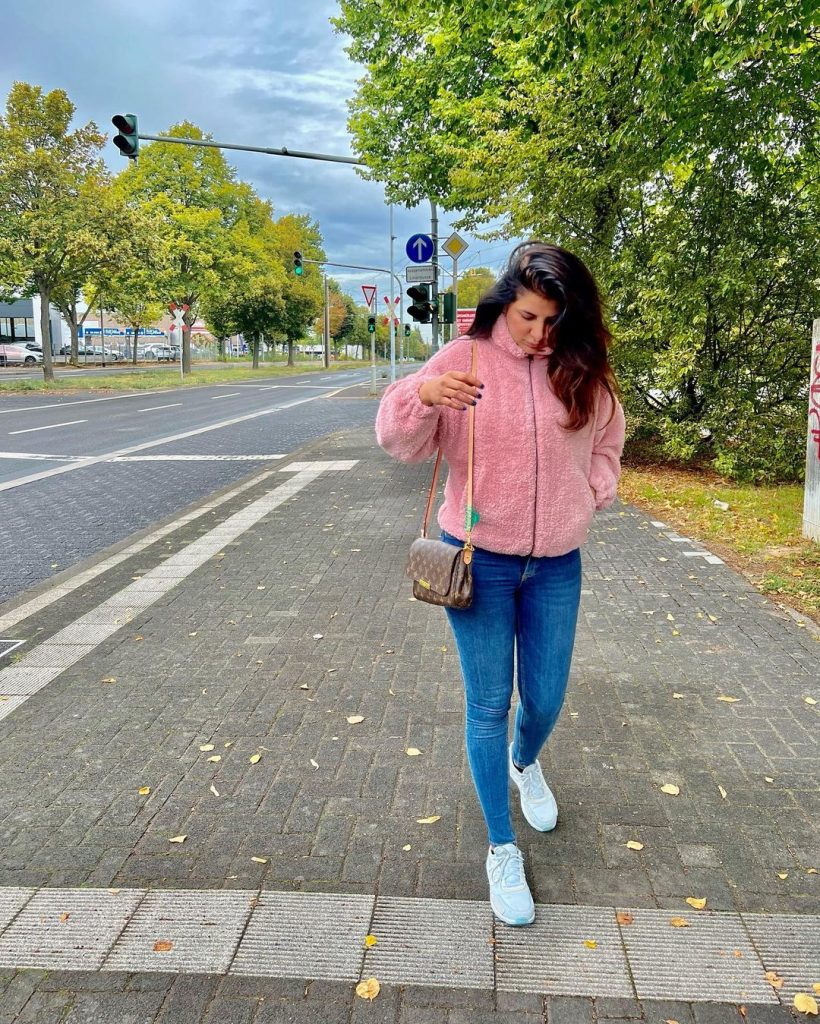 Areeba Habib Gorgeous Pictures from Prague & Germany