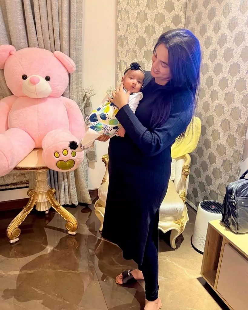 Kiran Tabeir Shares New Pictures with Daughter