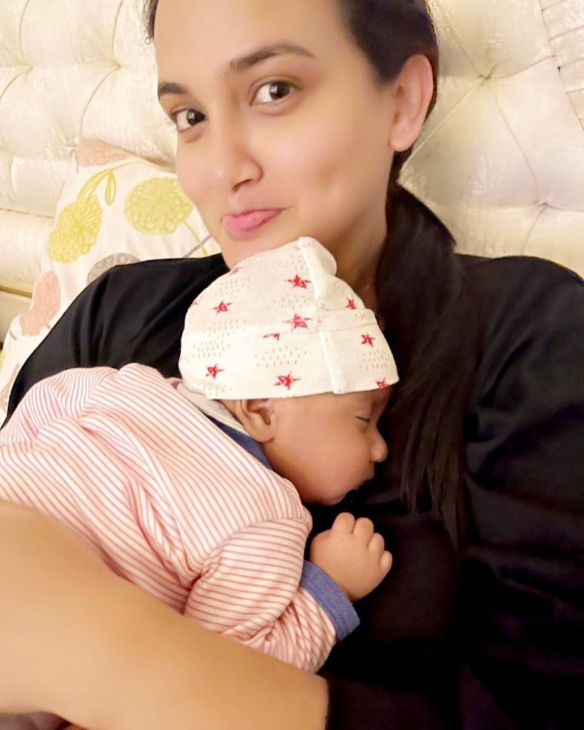 Kiran Tabeir Shares New Pictures with Daughter