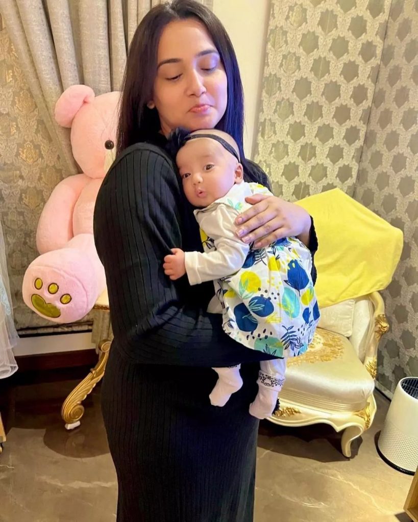 Kiran Tabeir Shares New Pictures with Daughter