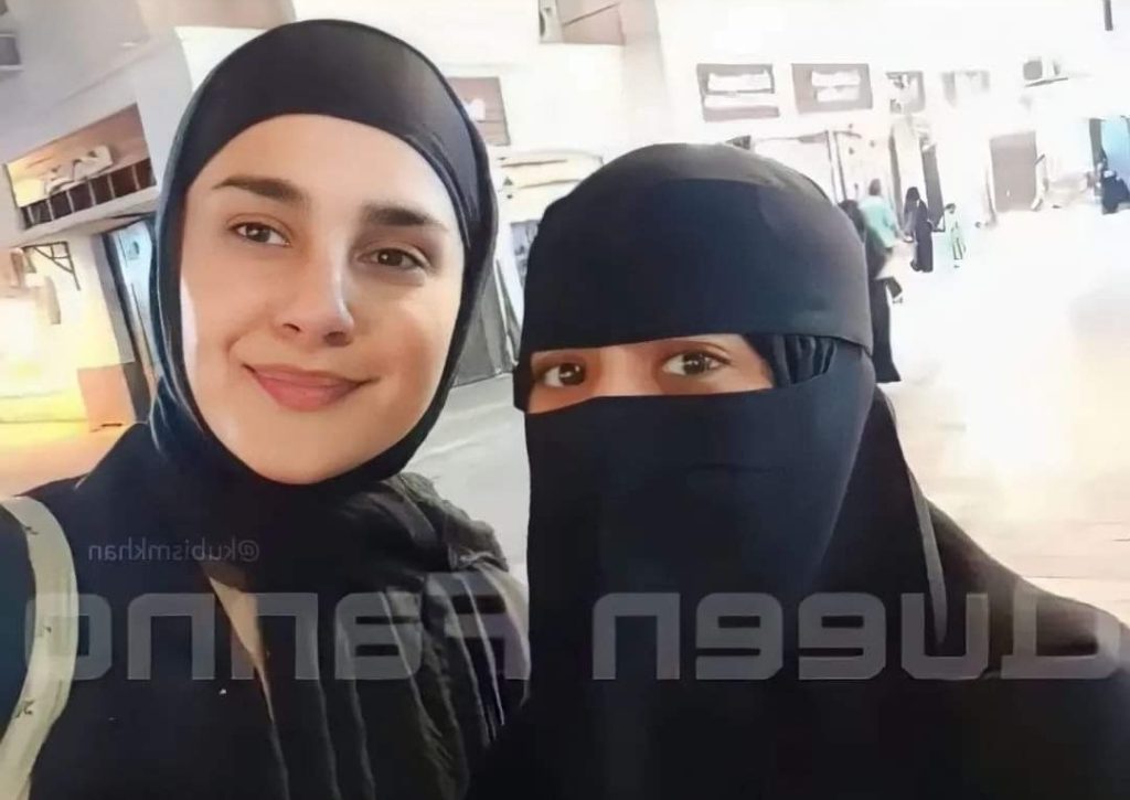 Kubra Khan's Pictures from Makkah