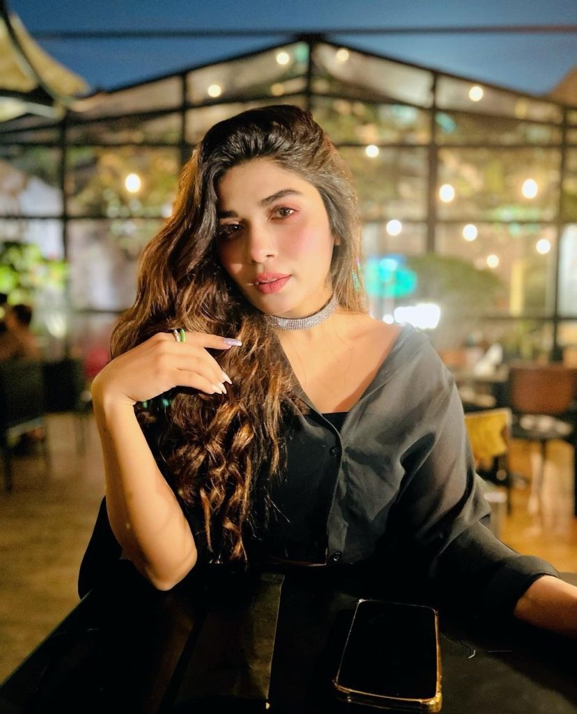 Mahi Baloch's Adorable Pictures from Dinner with Friends