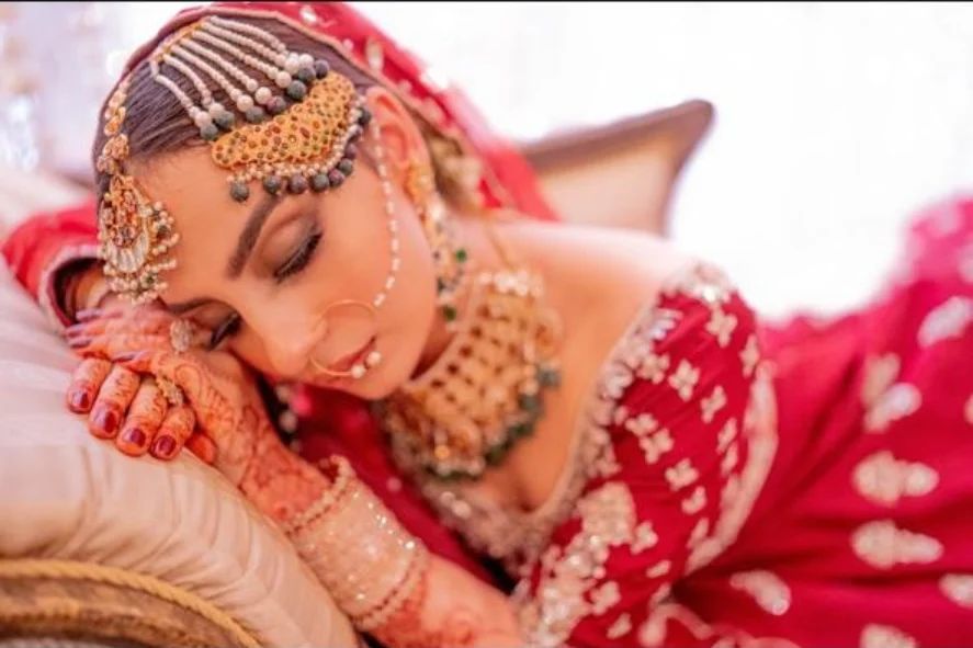 Mehar Bano's Loved Up Portraits With Husband From Mehndi