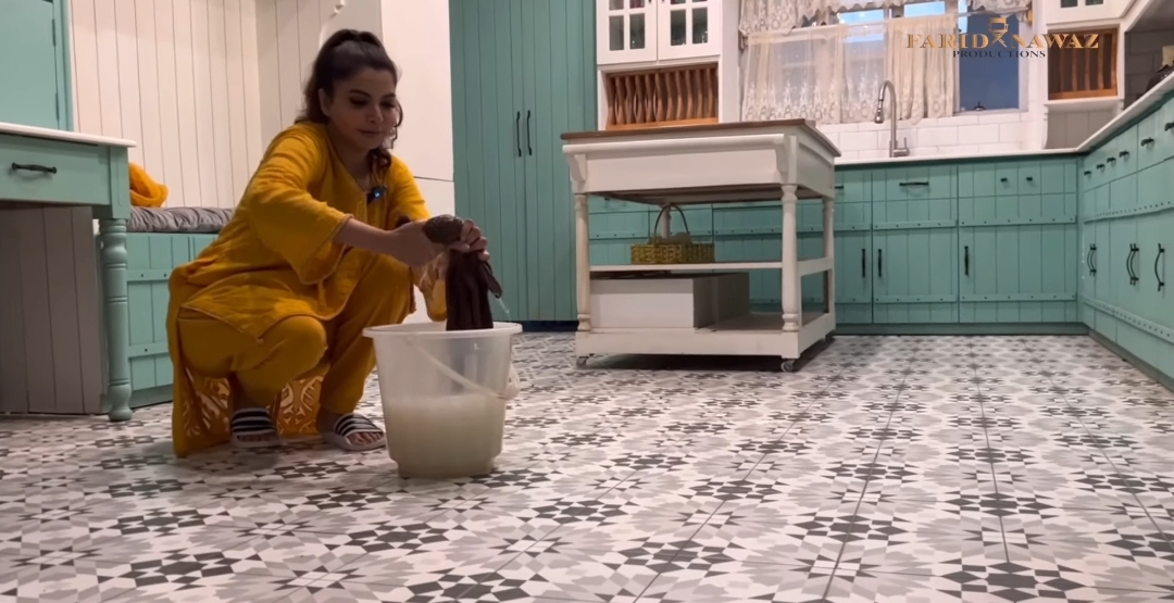 Nida & Yasir's Vlog While Cleaning the House Goes Viral | Reviewit.pk