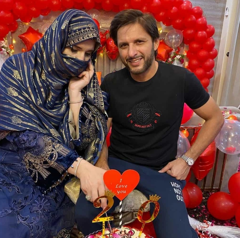Shahid Afridi's Loved Up Note For His Wife on Anniversary