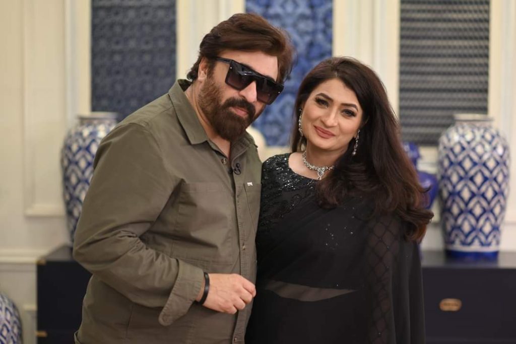 Yasir Nawaz With His Sister in Nida's Show - Pictures