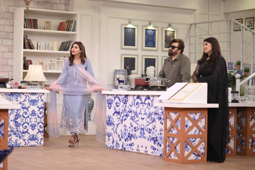 Yasir Nawaz With His Sister in Nida's Show - Pictures