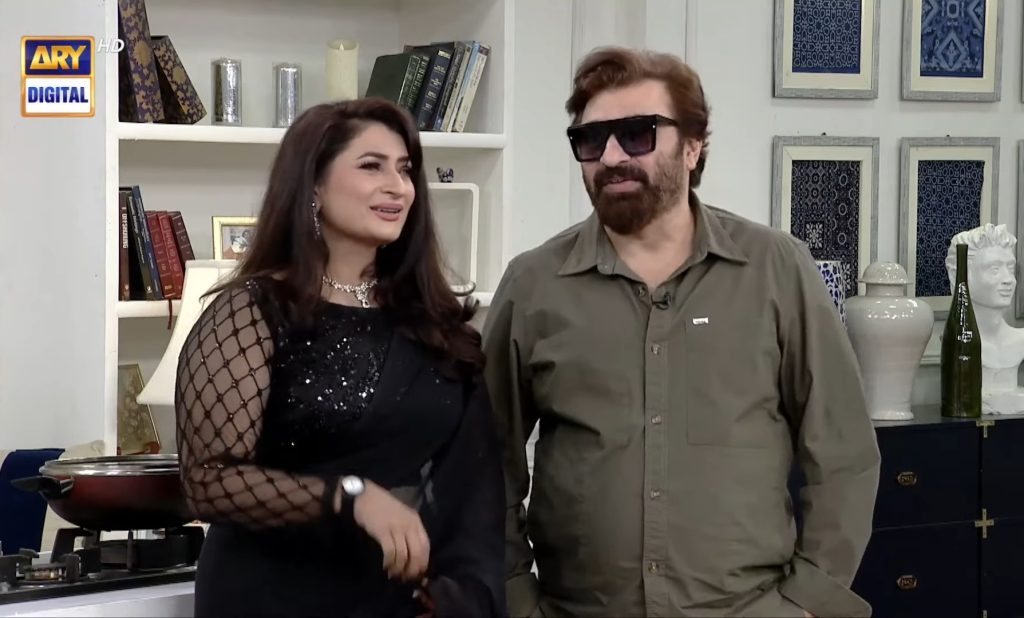 Yasir Nawaz With His Sister in Nida's Show - Pictures