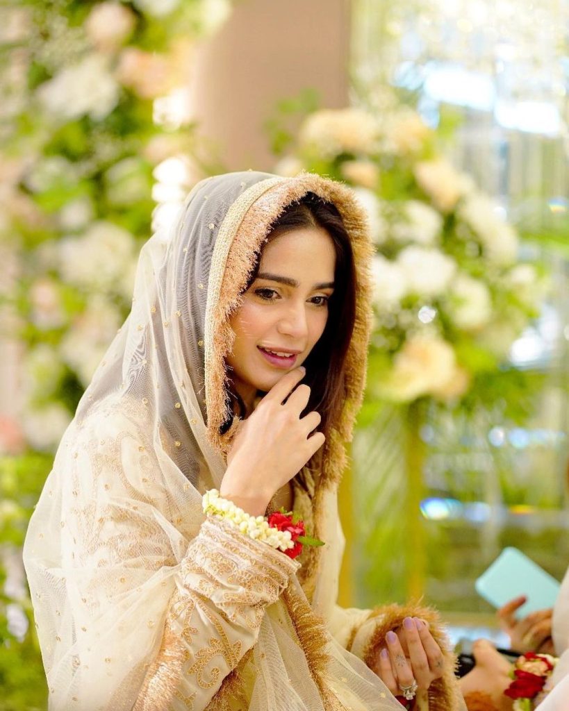 Aima Baig Performs Umrah With Father - Shares Pictures