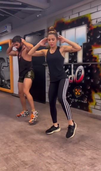 Ayesha Omar Trolled Over Latest Workout Video