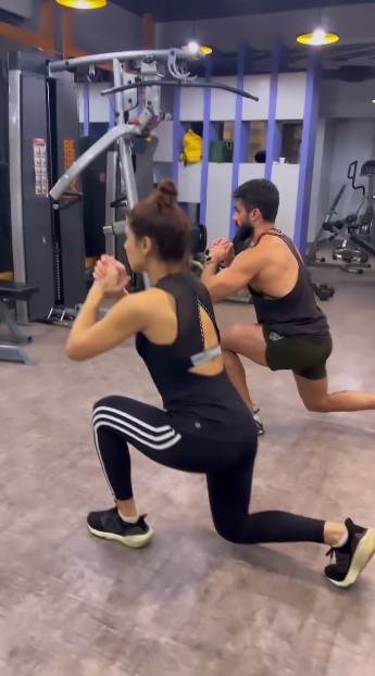 Ayesha Omar Trolled Over Latest Workout Video