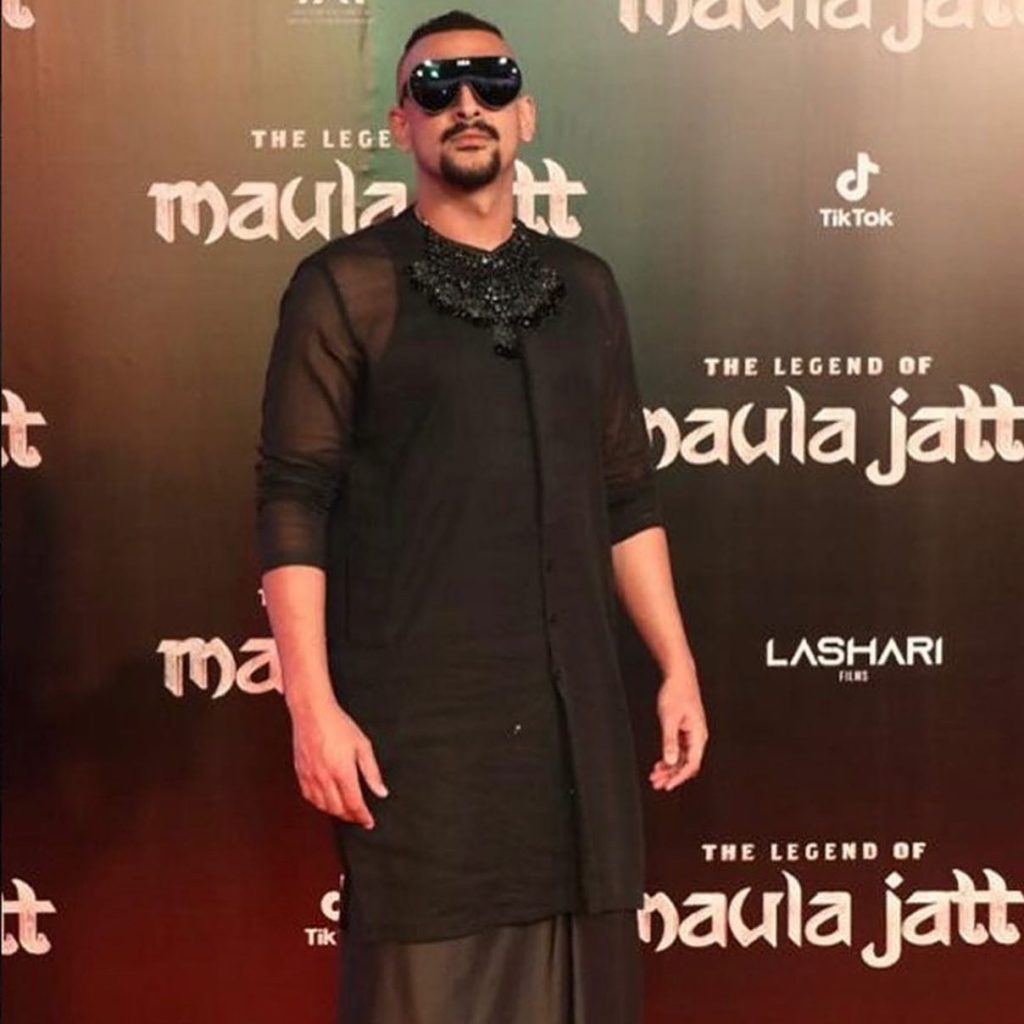 Netizens React To Faris Shafi's Funky Outfit At Maula Jatt Premiere