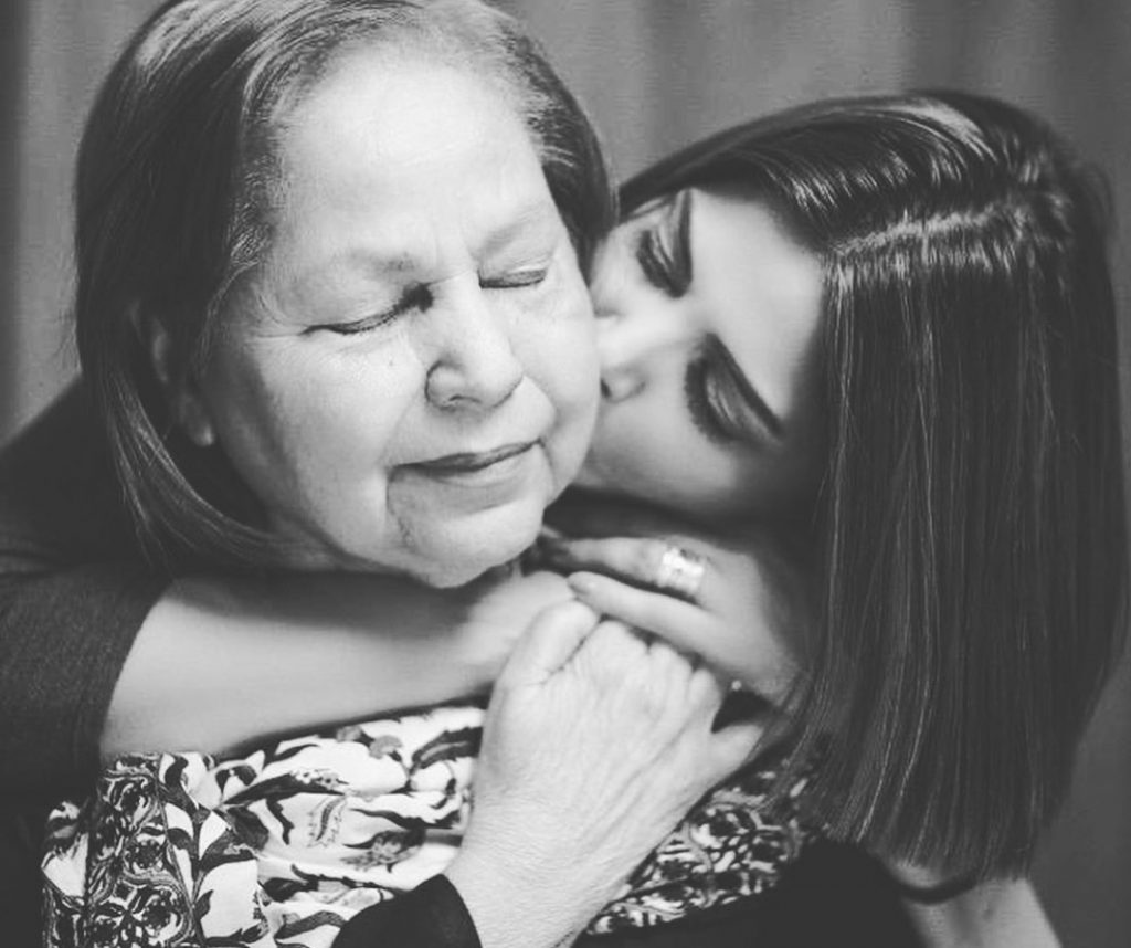 Hadiqa Kiani's Mother Passed Away