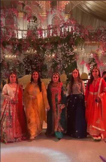 Kiran Tabeir Enjoys At A Wedding Function With Daughter