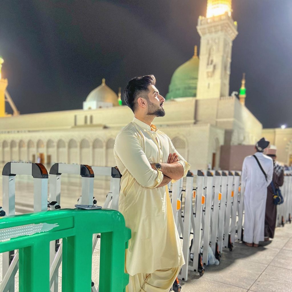 Aiman Khan And Muneeb Butt Spend 12th Rabi ul Awal In Madinah