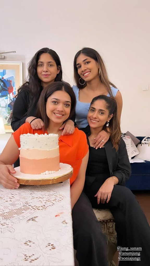 Sanam Jung Celebrates Birthday With Her Family