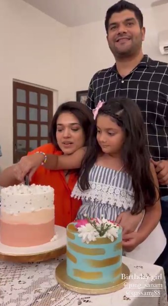 Sanam Jung Celebrates Birthday With Her Family