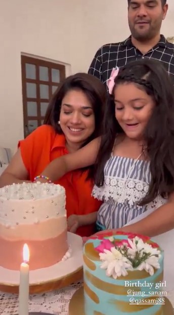 Sanam Jung Celebrates Birthday With Her Family