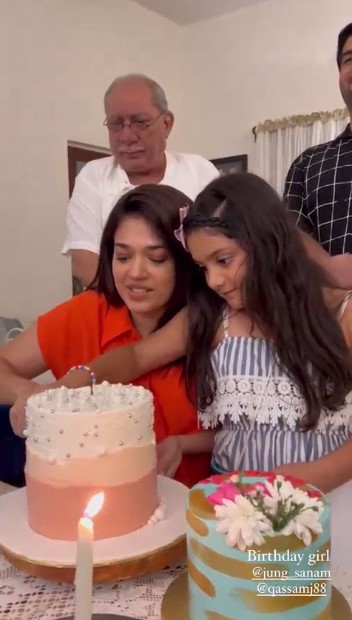 Sanam Jung Celebrates Birthday With Her Family