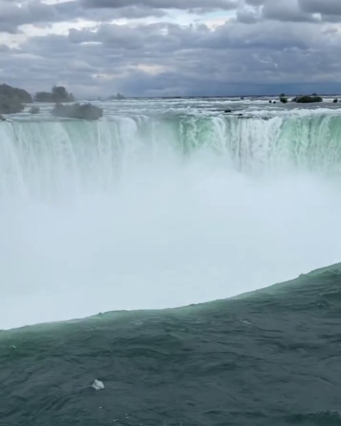 Zainab Shabbir Is A Sight To Behold At Niagara Falls