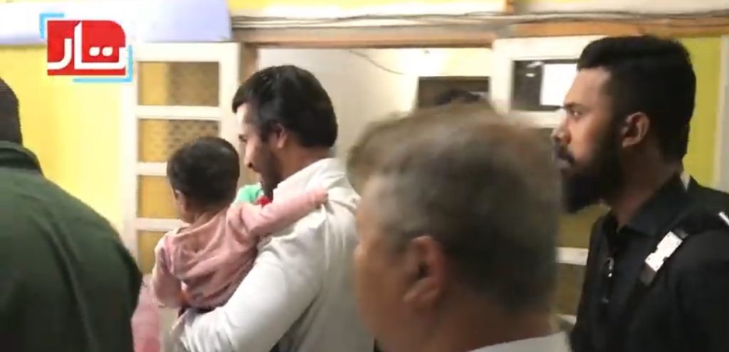 Feroze Khan Meets His Kids Outside Court Room