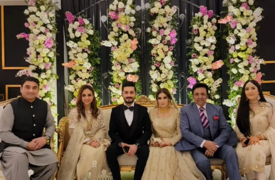 Hanif Raj Celebrities Spotted At Hanif Raja Son's Wedding | Reviewit.pk