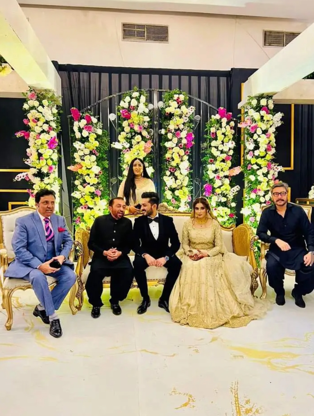 Hanif Raj Celebrities Spotted At Hanif Raja Son's Wedding | Reviewit.pk