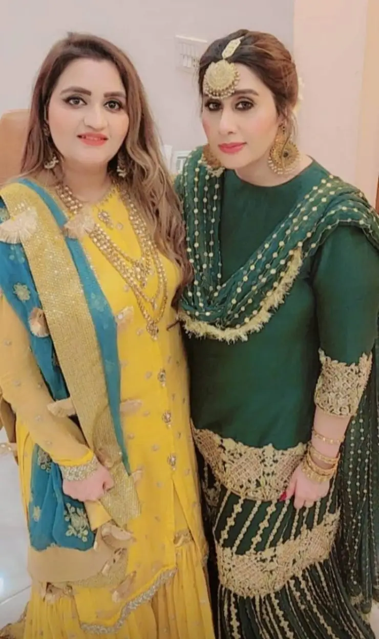 Former Cricketers Spotted At Inzimam Ul Haq Daughter's Mehndi | Reviewit.pk