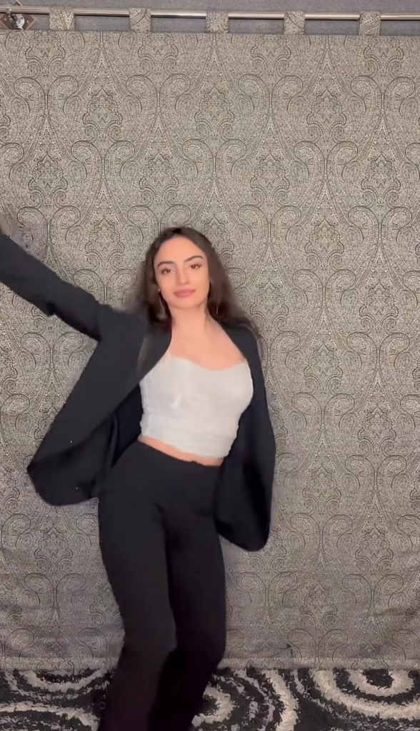 Heavy Public Criticism on Mehar Bano's Recent Dance Video