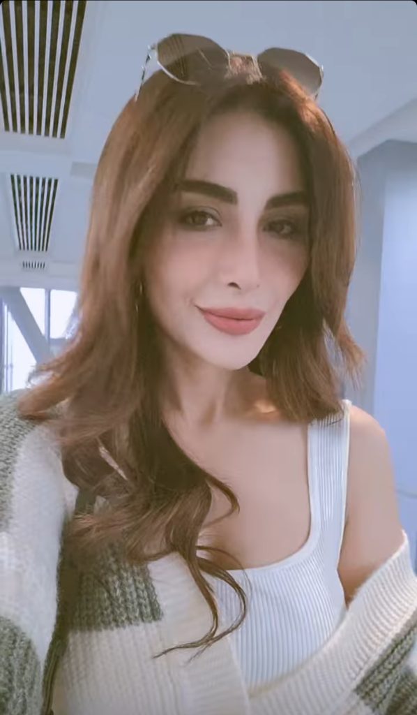 New Western & Modern Clicks of Adorable Sabeeka Imam