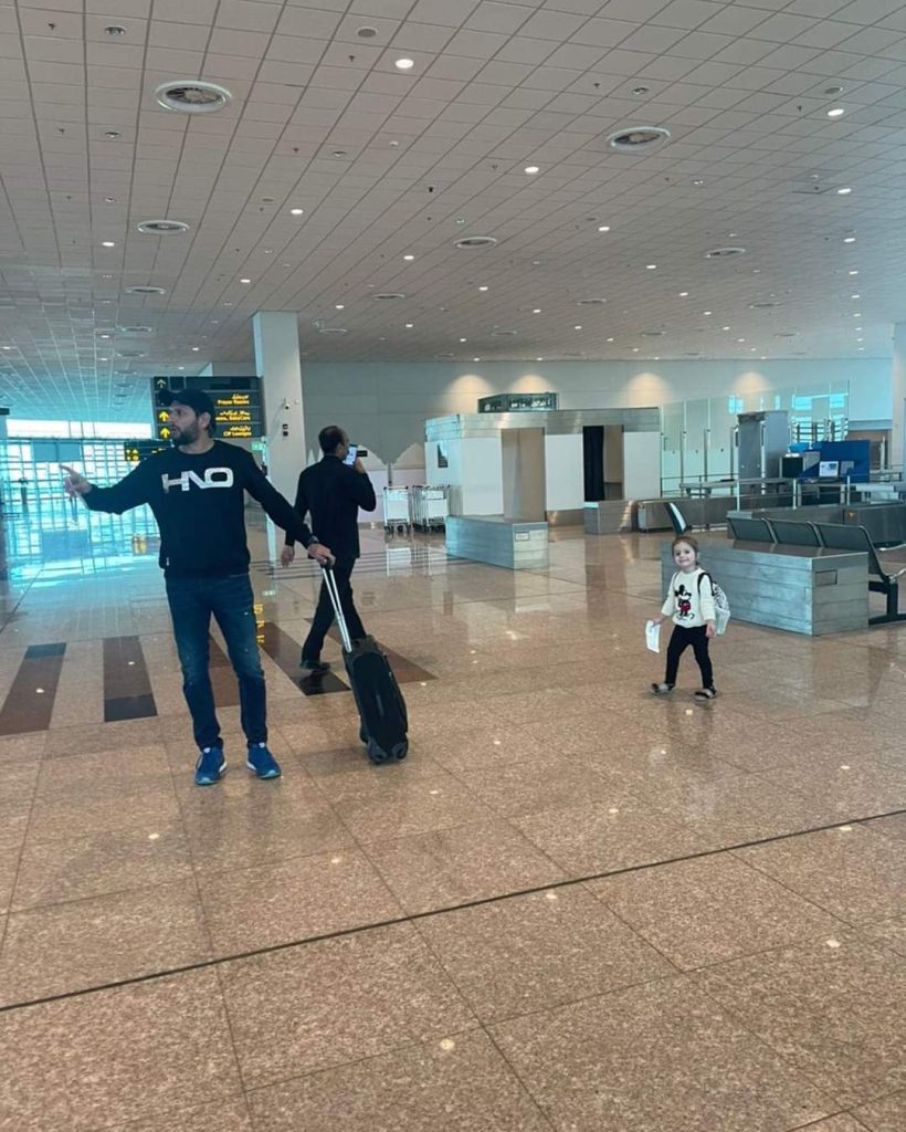 Shahid Afridi Shares New Pictures With Wife & Daughter From Travel