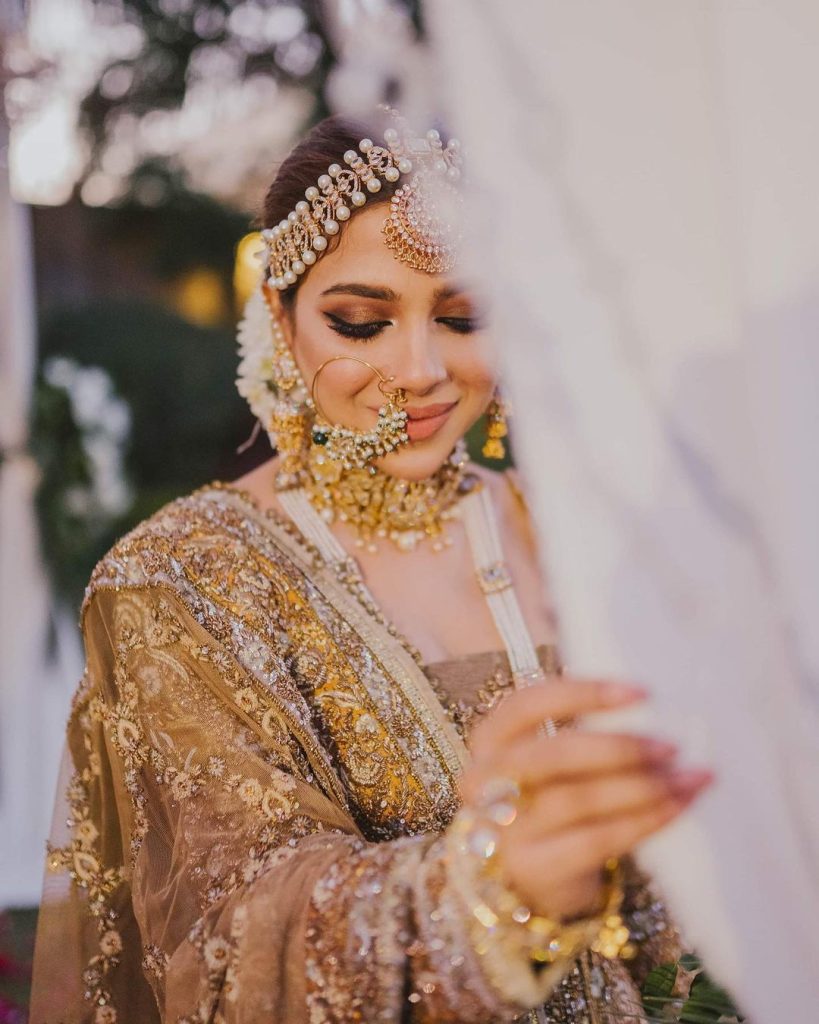 Sonya Hussyn Looks Adorable In Dull Gold Bridal Look