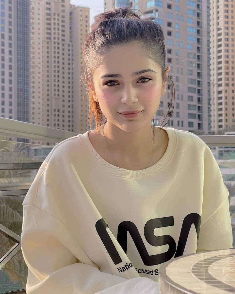 Aima Baig Gets Criticized For Clothing Choices Post Umrah