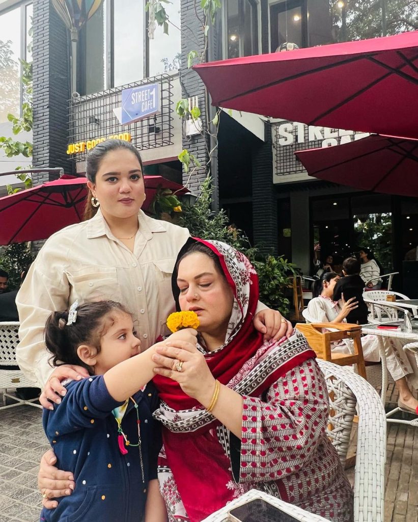 Aiman Khan's Day Out With Her Mom And Daughter