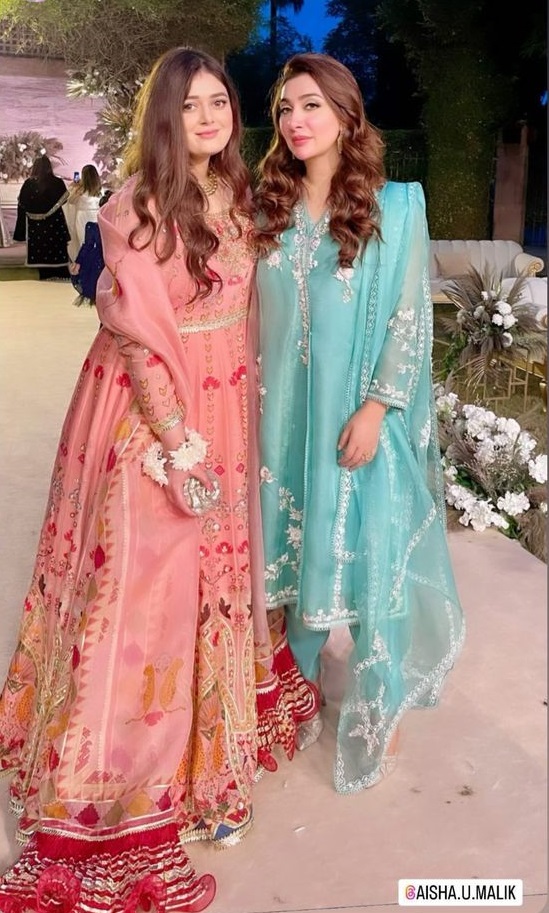 Aisha Khan Enjoys A Family Wedding With Daughter